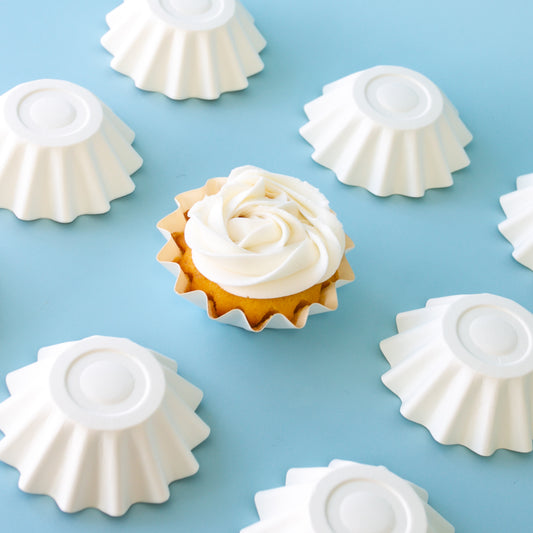 WHITE BLOOM BAKING CUPS (24 PACK)